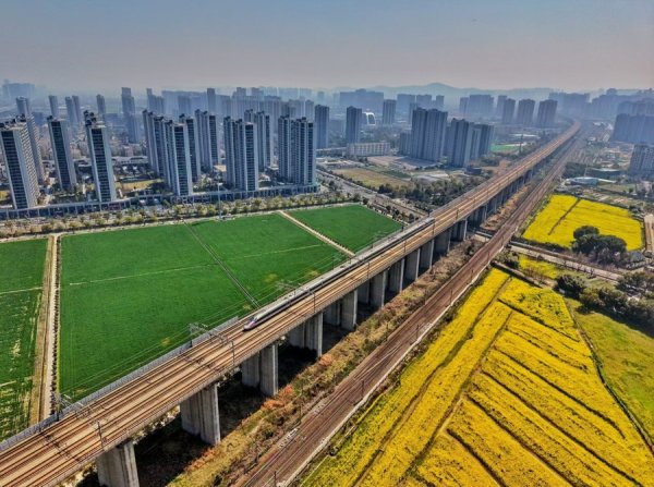 长三角铁路2026年春假、清明假日运输方案出台，预计单日客发再创新高